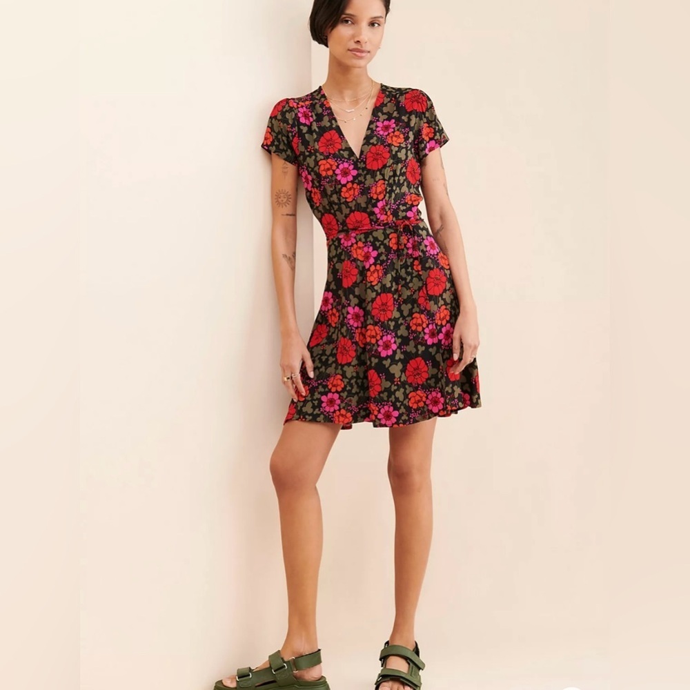 Rollas Cleo Rambling Floral Wrap Mini Dress Short Sleeve V-Neck Red Pink Green